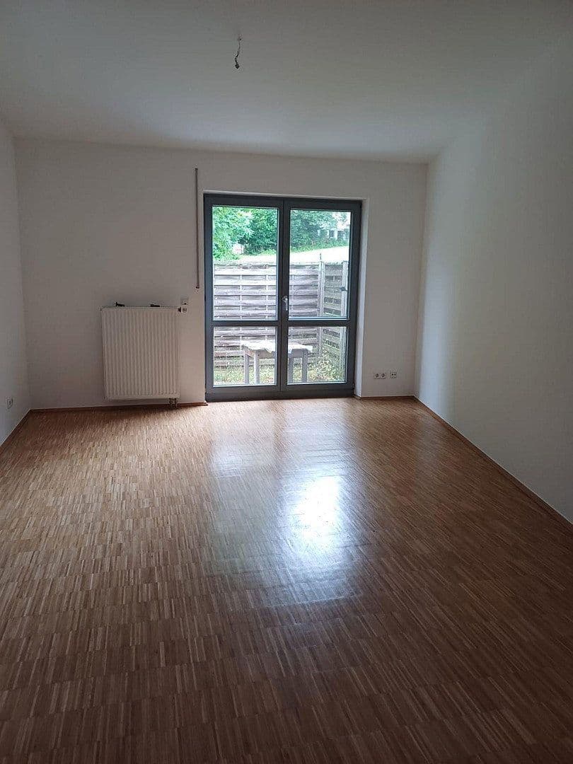 Prenájom bytu 5-izbový 190 m², Vettelschoß, Porýnie-Falcko Prenájom bytu 5-izbový 190 m², Vettelschoß, Porýnie-Falcko