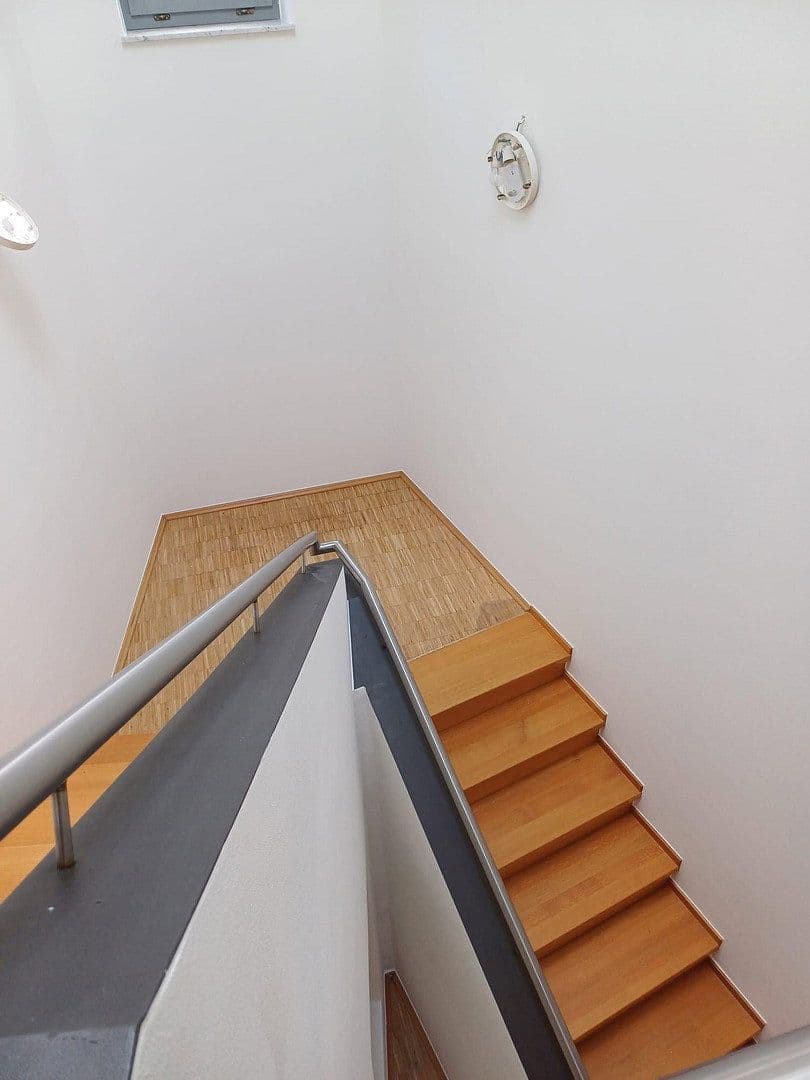 Prenájom bytu 5-izbový 190 m², Vettelschoß, Porýnie-Falcko Prenájom bytu 5-izbový 190 m², Vettelschoß, Porýnie-Falcko