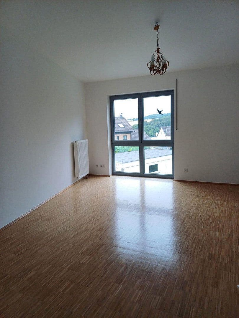 Prenájom bytu 5-izbový 190 m², Vettelschoß, Porýnie-Falcko Prenájom bytu 5-izbový 190 m², Vettelschoß, Porýnie-Falcko