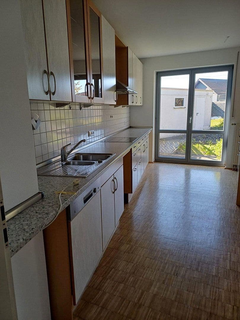 Prenájom bytu 5-izbový 190 m², Vettelschoß, Porýnie-Falcko Prenájom bytu 5-izbový 190 m², Vettelschoß, Porýnie-Falcko