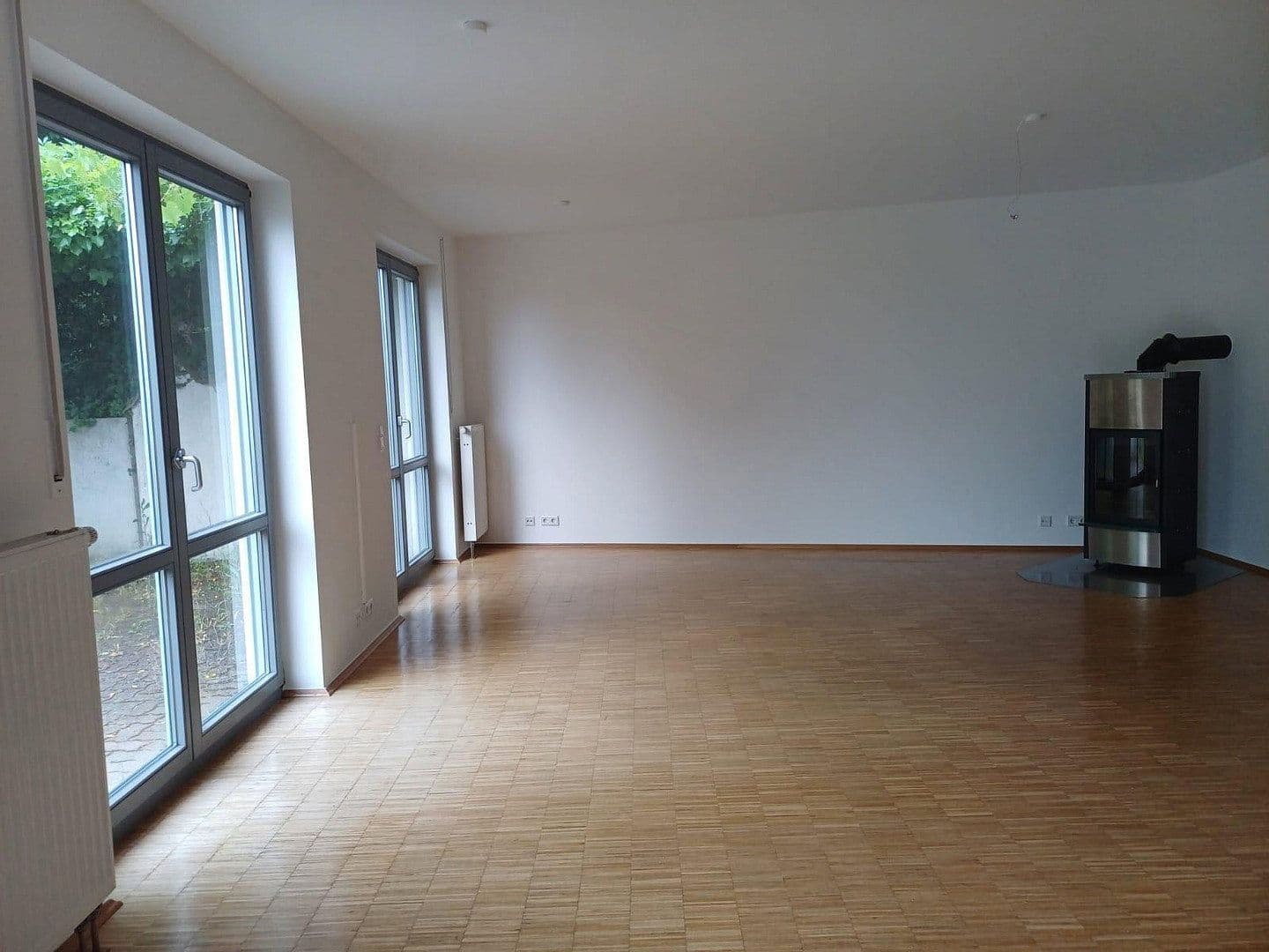 Prenájom bytu 5-izbový 190 m², Vettelschoß, Porýnie-Falcko Prenájom bytu 5-izbový 190 m², Vettelschoß, Porýnie-Falcko