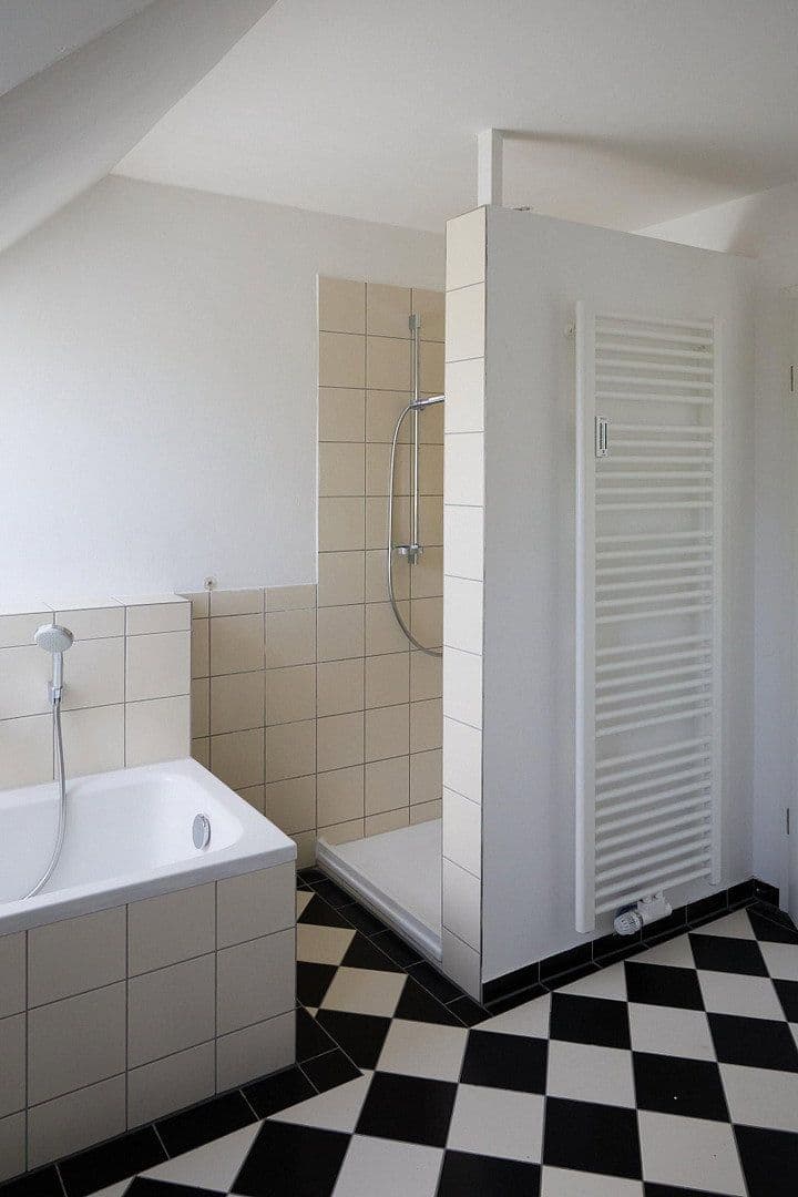 Prenájom bytu 3-izbový 95 m², Kirchheim unter Teck, Bádensko-Wurttembersko Prenájom bytu 3-izbový 95 m², Kirchheim unter Teck, Bádensko-Wurttembersko