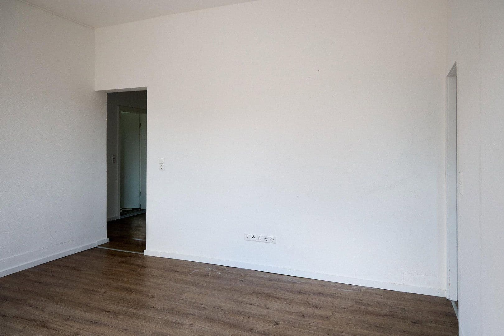 Prenájom bytu 3-izbový 95 m², Kirchheim unter Teck, Bádensko-Wurttembersko Prenájom bytu 3-izbový 95 m², Kirchheim unter Teck, Bádensko-Wurttembersko