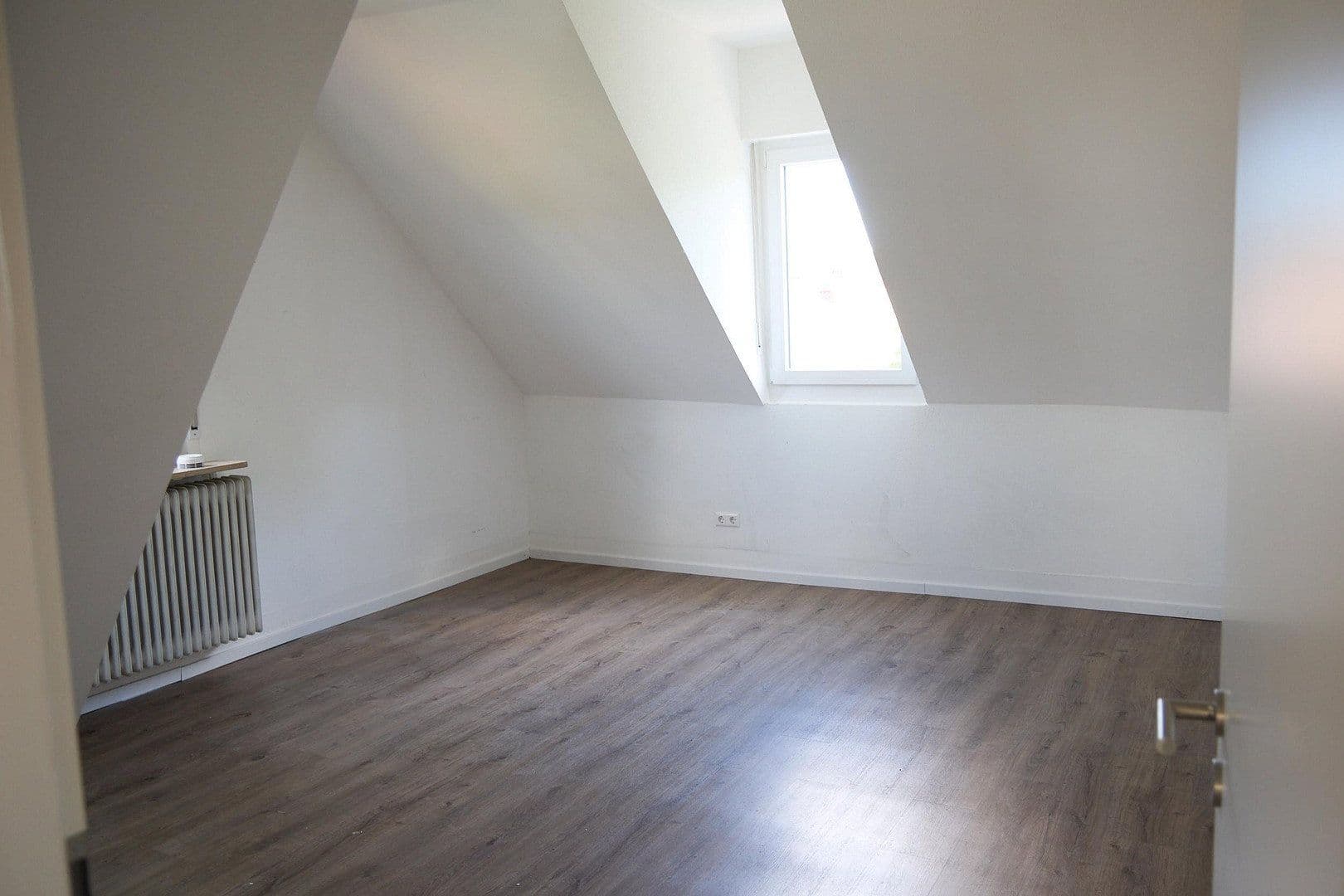 Prenájom bytu 3-izbový 95 m², Kirchheim unter Teck, Bádensko-Wurttembersko Prenájom bytu 3-izbový 95 m², Kirchheim unter Teck, Bádensko-Wurttembersko