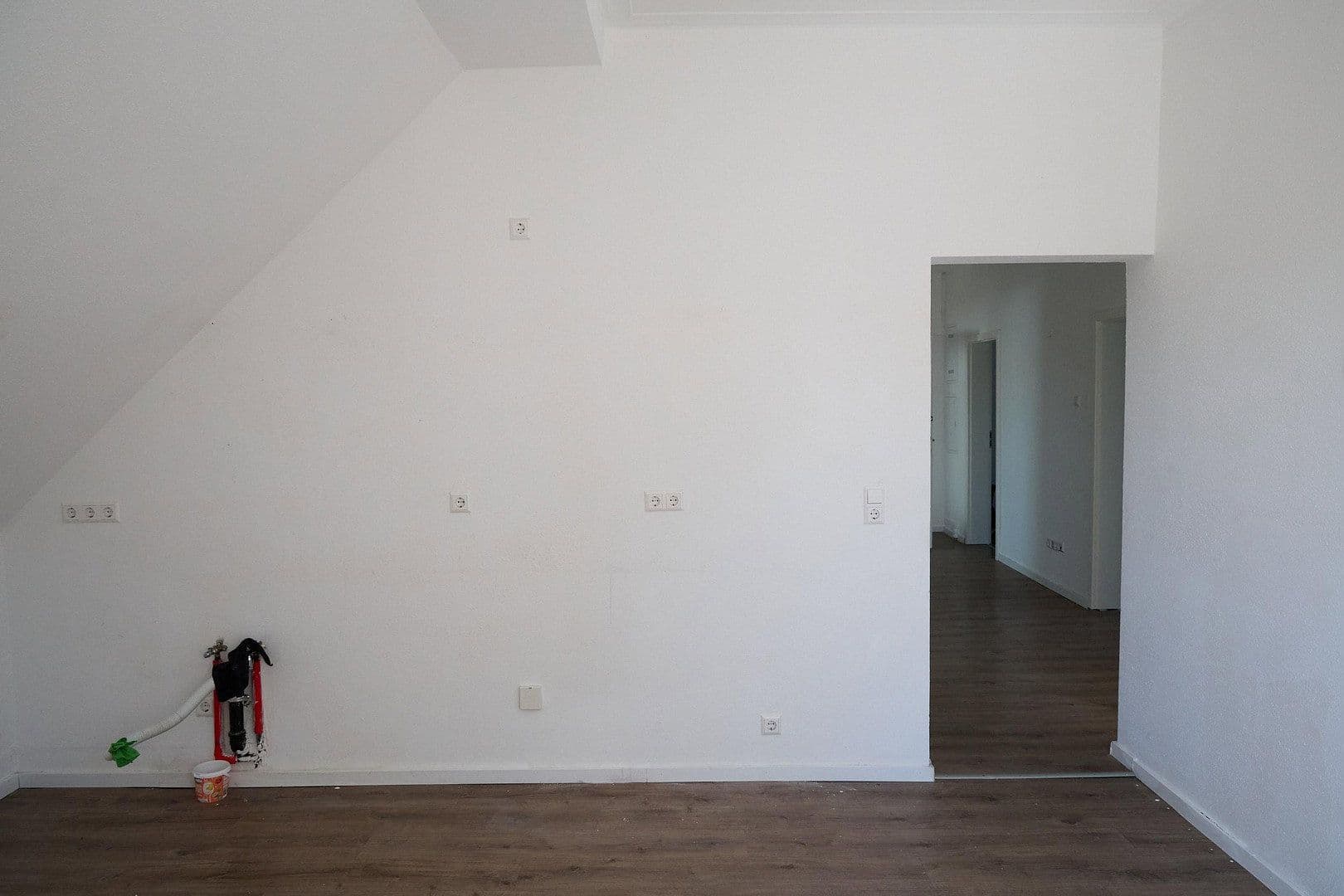 Prenájom bytu 3-izbový 95 m², Kirchheim unter Teck, Bádensko-Wurttembersko Prenájom bytu 3-izbový 95 m², Kirchheim unter Teck, Bádensko-Wurttembersko