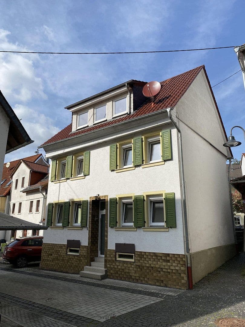 Predaj domu 130 m², pozemok 88 m², Schloßstraße 5, Stromberg, Porýnie-Falcko Predaj domu 130 m², pozemok 88 m², Schloßstraße 5, Stromberg, Porýnie-Falcko