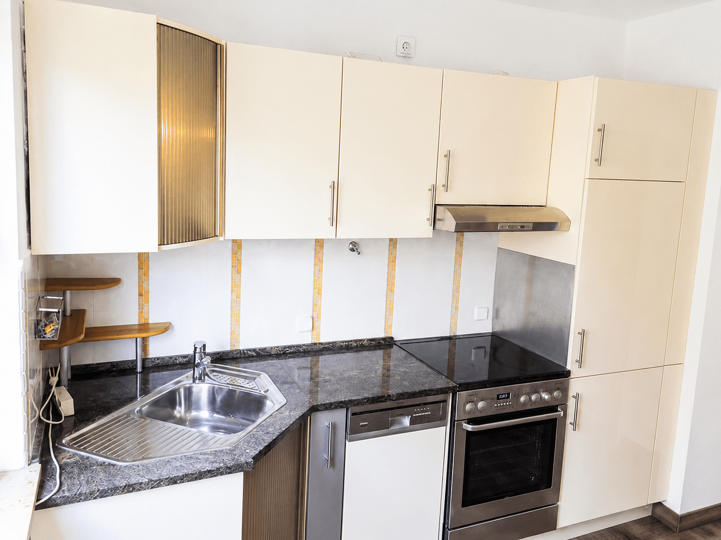 Prenájom bytu 2-izbový 70 m², Jenfelder Str. 248a, Hamburg, Hamburg Prenájom bytu 2-izbový 70 m², Jenfelder Str. 248a, Hamburg, Hamburg