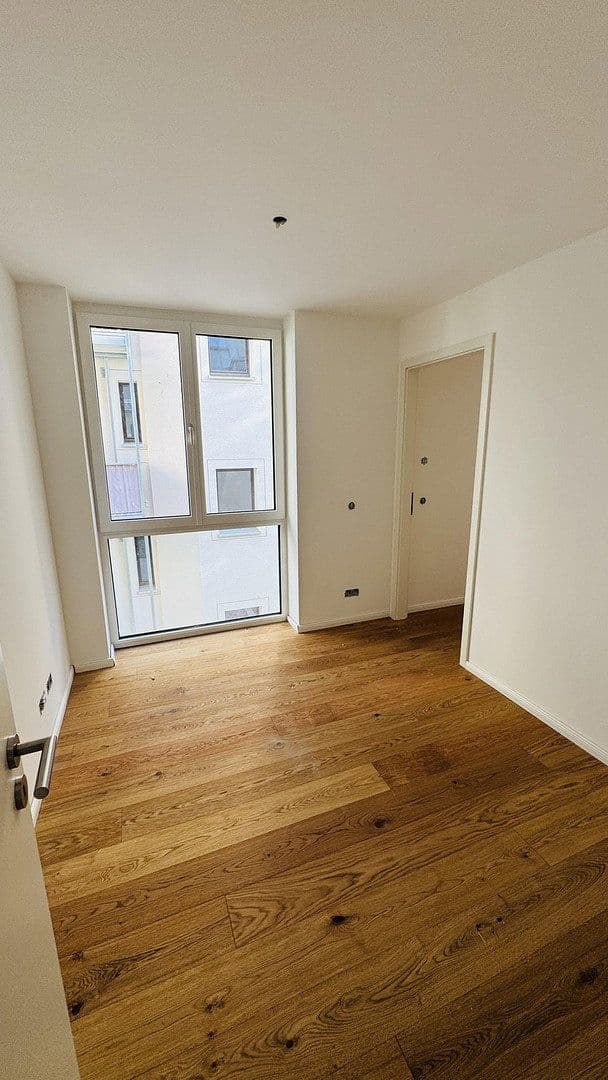 Prenájom bytu 3-izbový 73 m², Schwanthalerstr. 142, München, Bavorsko Prenájom bytu 3-izbový 73 m², Schwanthalerstr. 142, München, Bavorsko