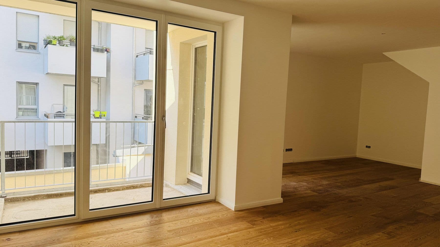 Prenájom bytu 3-izbový 73 m², Schwanthalerstr. 142, München, Bavorsko Prenájom bytu 3-izbový 73 m², Schwanthalerstr. 142, München, Bavorsko