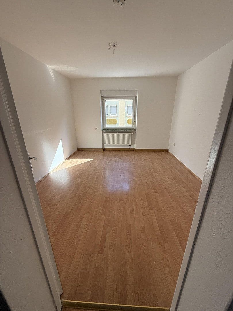 Prenájom bytu 4-izbový 140 m², Schweinfurt, Bavorsko Prenájom bytu 4-izbový 140 m², Schweinfurt, Bavorsko