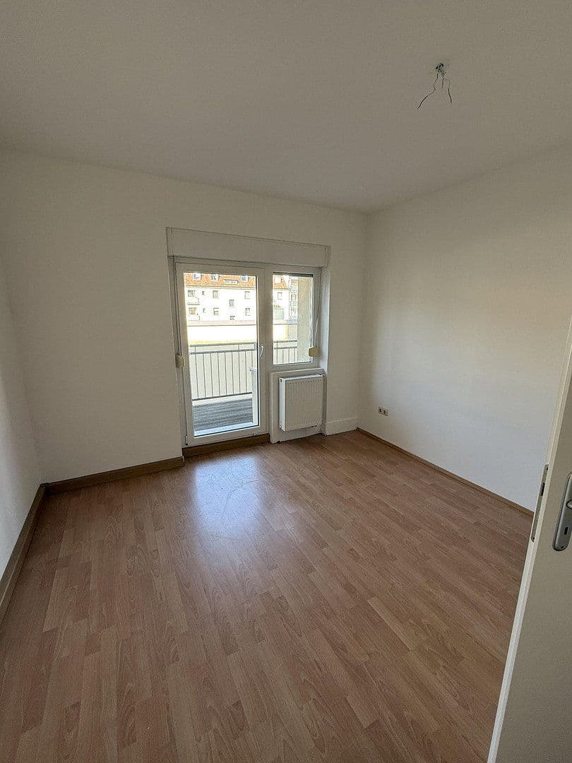 Prenájom bytu 4-izbový 140 m², Schweinfurt, Bavorsko Prenájom bytu 4-izbový 140 m², Schweinfurt, Bavorsko