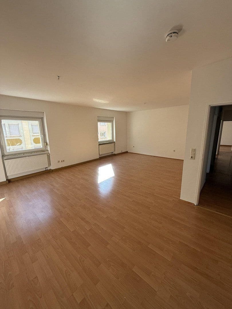 Prenájom bytu 4-izbový 140 m², Schweinfurt, Bavorsko Prenájom bytu 4-izbový 140 m², Schweinfurt, Bavorsko
