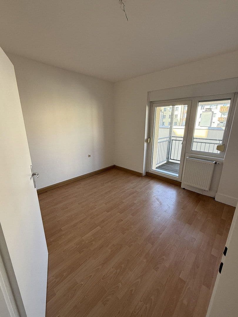 Prenájom bytu 4-izbový 140 m², Schweinfurt, Bavorsko Prenájom bytu 4-izbový 140 m², Schweinfurt, Bavorsko