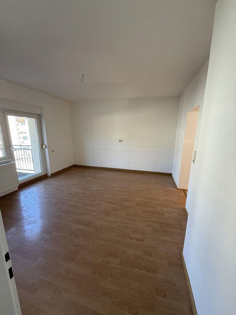 Prenájom bytu 4-izbový 140 m², Schweinfurt, Bavorsko Prenájom bytu 4-izbový 140 m², Schweinfurt, Bavorsko