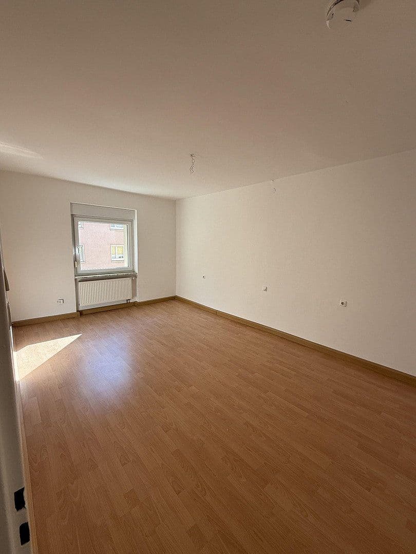 Prenájom bytu 4-izbový 140 m², Schweinfurt, Bavorsko Prenájom bytu 4-izbový 140 m², Schweinfurt, Bavorsko