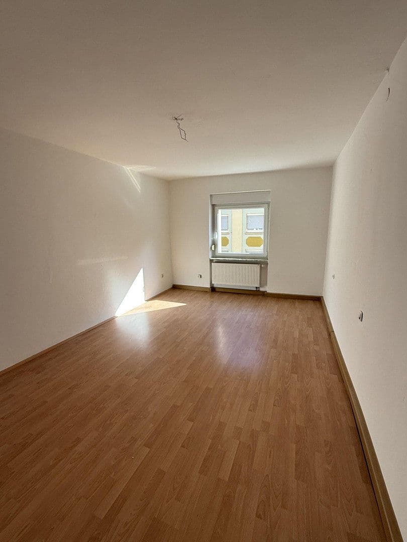 Prenájom bytu 4-izbový 140 m², Schweinfurt, Bavorsko Prenájom bytu 4-izbový 140 m², Schweinfurt, Bavorsko