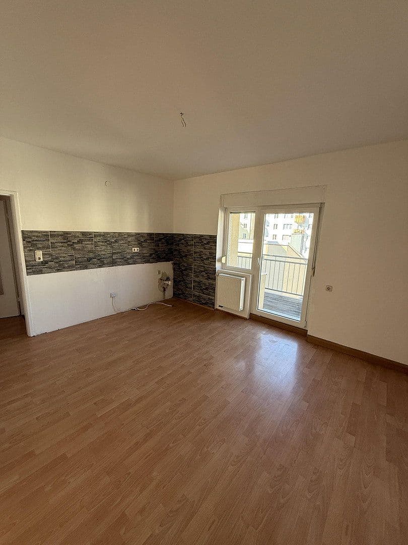 Prenájom bytu 4-izbový 140 m², Schweinfurt, Bavorsko Prenájom bytu 4-izbový 140 m², Schweinfurt, Bavorsko