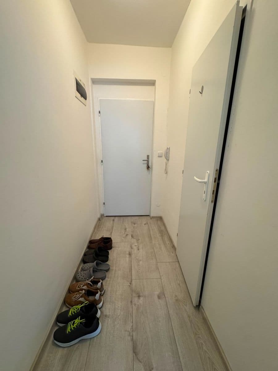 Predaj bytu 1-izbový 21 m², náměstí 1. května, Kuřim, Jihomoravský kraj Predaj bytu 1-izbový 21 m², náměstí 1. května, Kuřim, Jihomoravský kraj