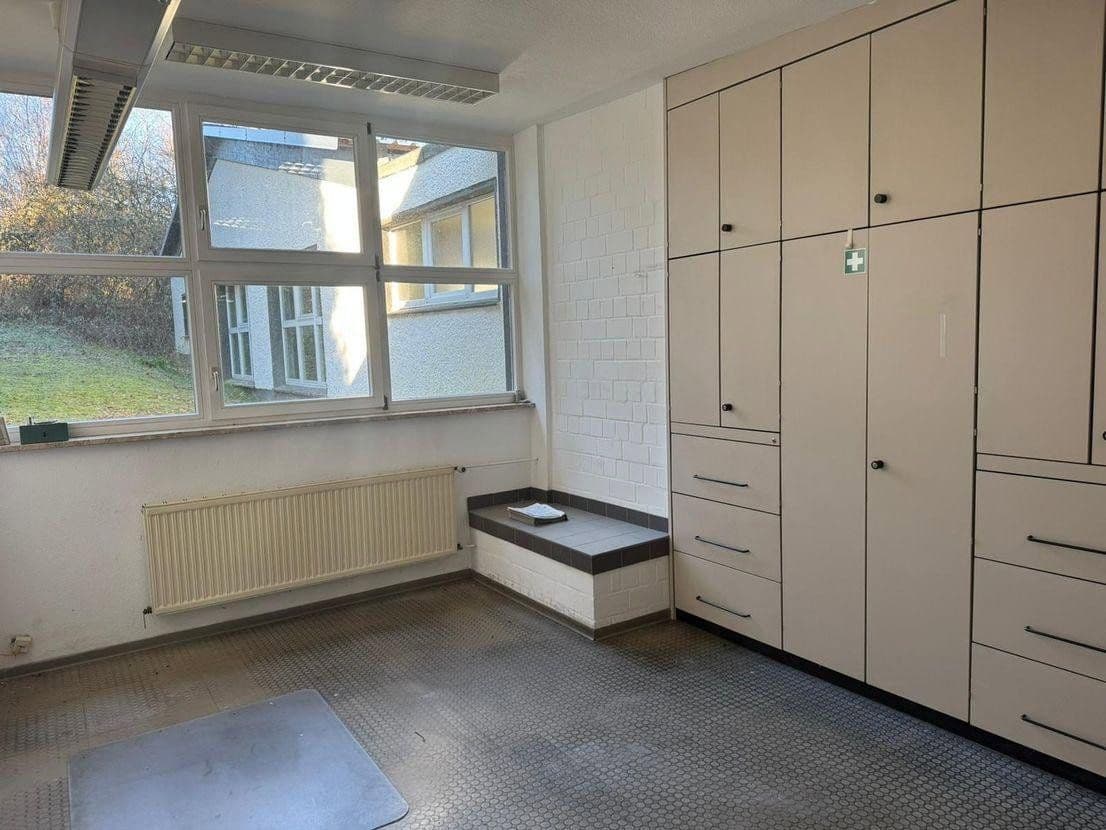 Prenájom nebytového priestoru 3.216 m², Balve, Severné Porýnie - Westfálsko Prenájom nebytového priestoru 3.216 m², Balve, Severné Porýnie - Westfálsko