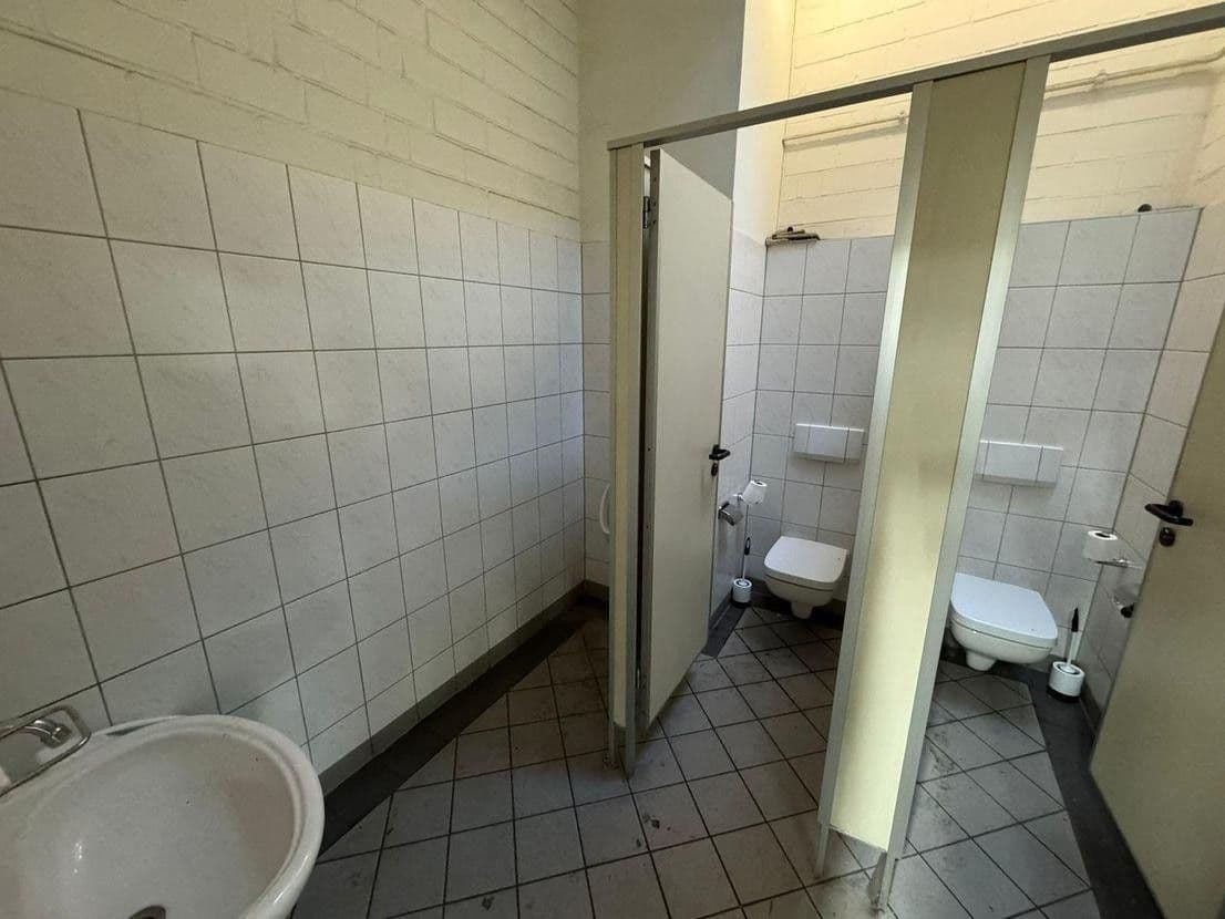 Prenájom nebytového priestoru 3.216 m², Balve, Severné Porýnie - Westfálsko Prenájom nebytového priestoru 3.216 m², Balve, Severné Porýnie - Westfálsko