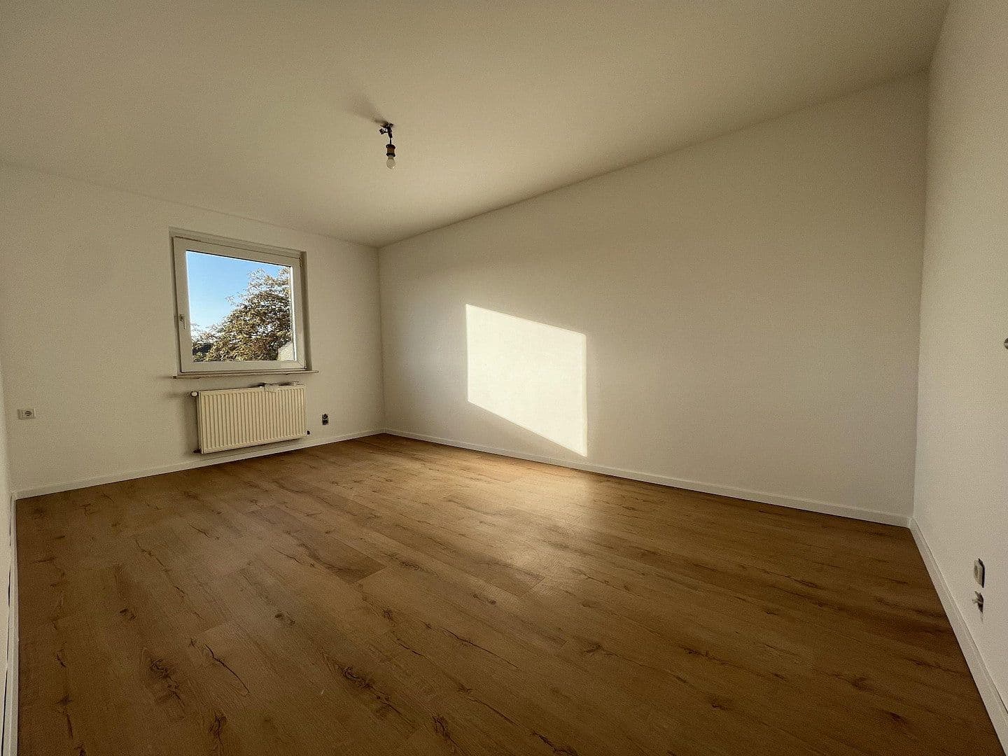 Prenájom bytu 2-izbový 60 m², Platz der Republik 50a, Wuppertal, Severné Porýnie - Westfálsko Prenájom bytu 2-izbový 60 m², Platz der Republik 50a, Wuppertal, Severné Porýnie - Westfálsko