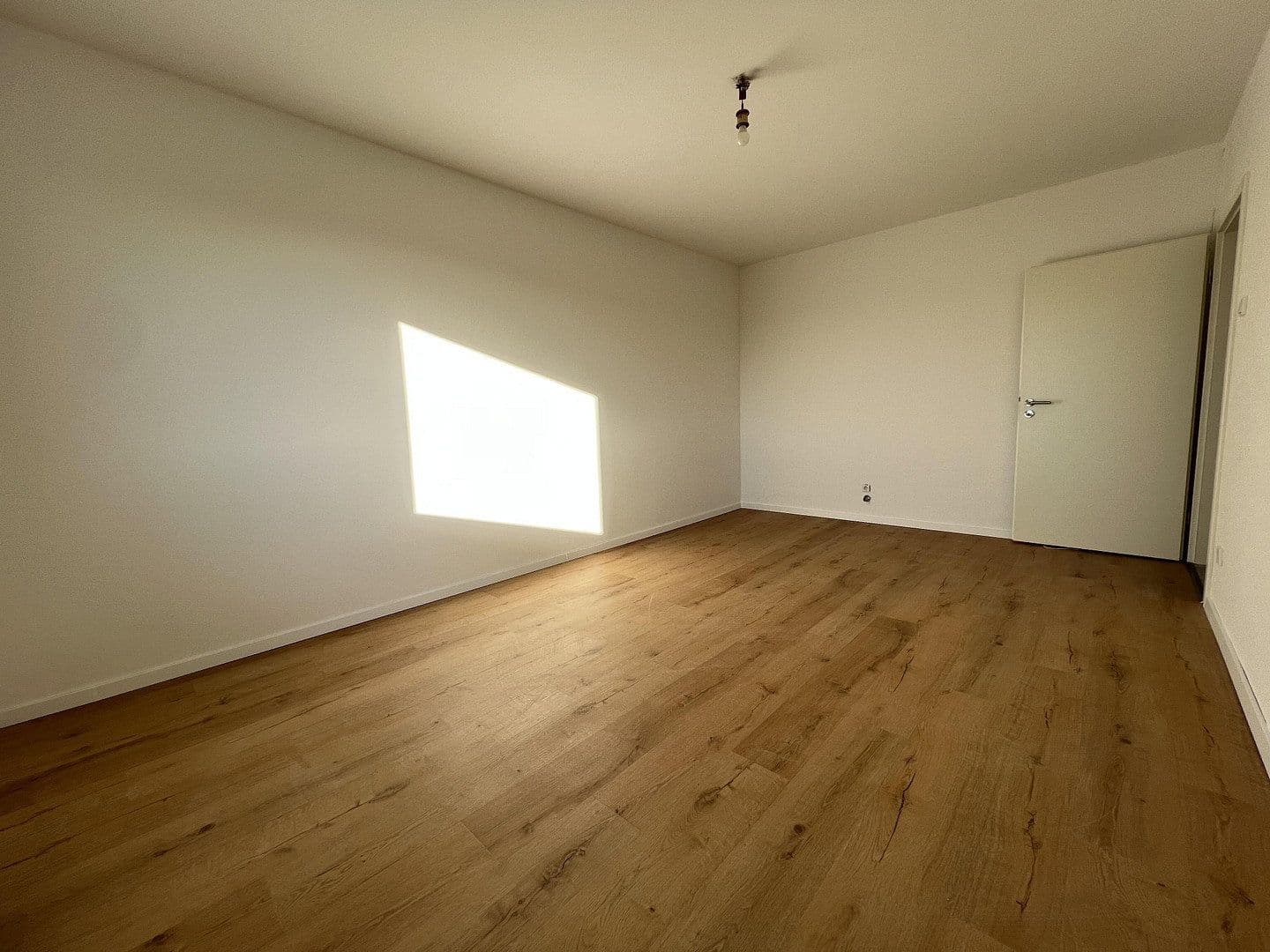 Prenájom bytu 2-izbový 60 m², Platz der Republik 50a, Wuppertal, Severné Porýnie - Westfálsko Prenájom bytu 2-izbový 60 m², Platz der Republik 50a, Wuppertal, Severné Porýnie - Westfálsko