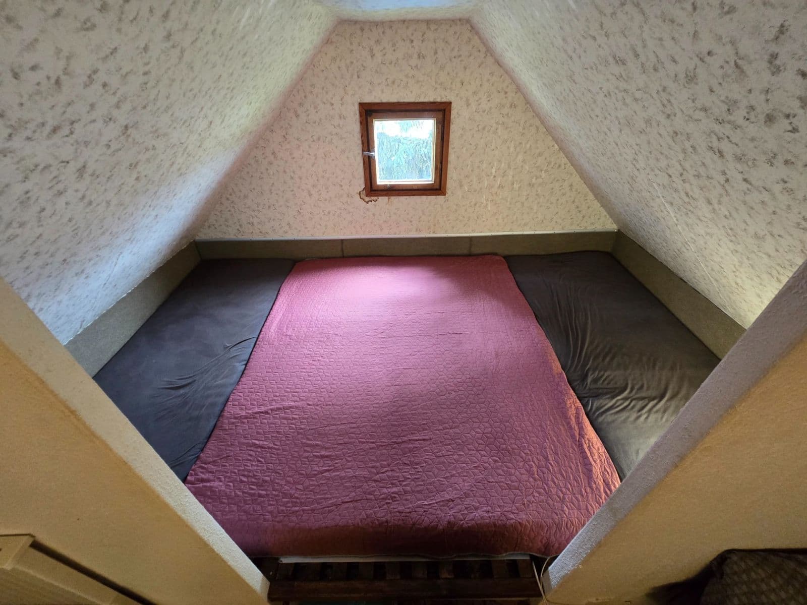 Predaj rekreačného objektu 16 m², pozemok 405 m², K Housličkám, Praha, Praha Predaj rekreačného objektu 16 m², pozemok 405 m², K Housličkám, Praha, Praha