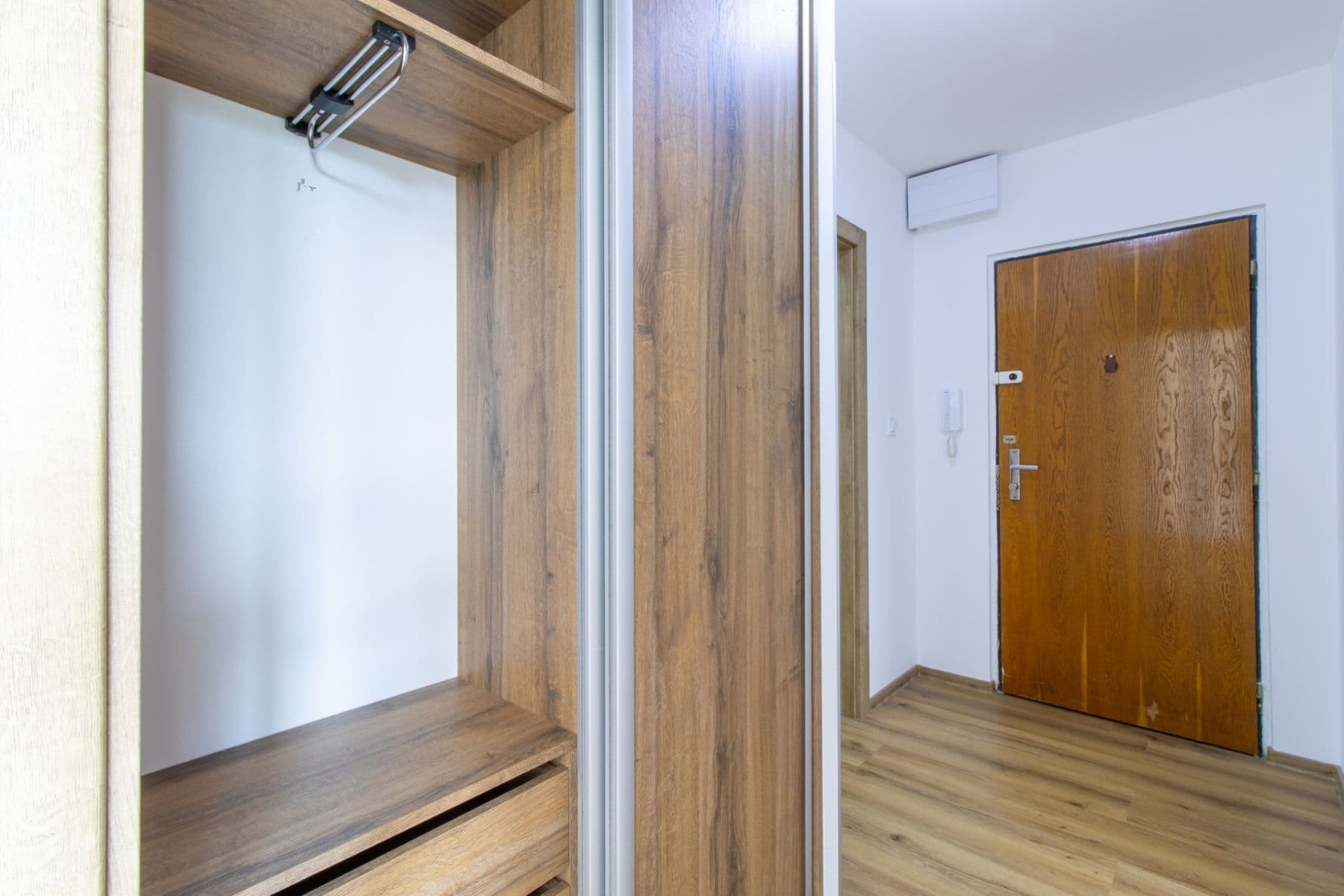 Prenájom bytu 3-izbový 65 m², Frýdlantská, Praha, Praha Prenájom bytu 3-izbový 65 m², Frýdlantská, Praha, Praha