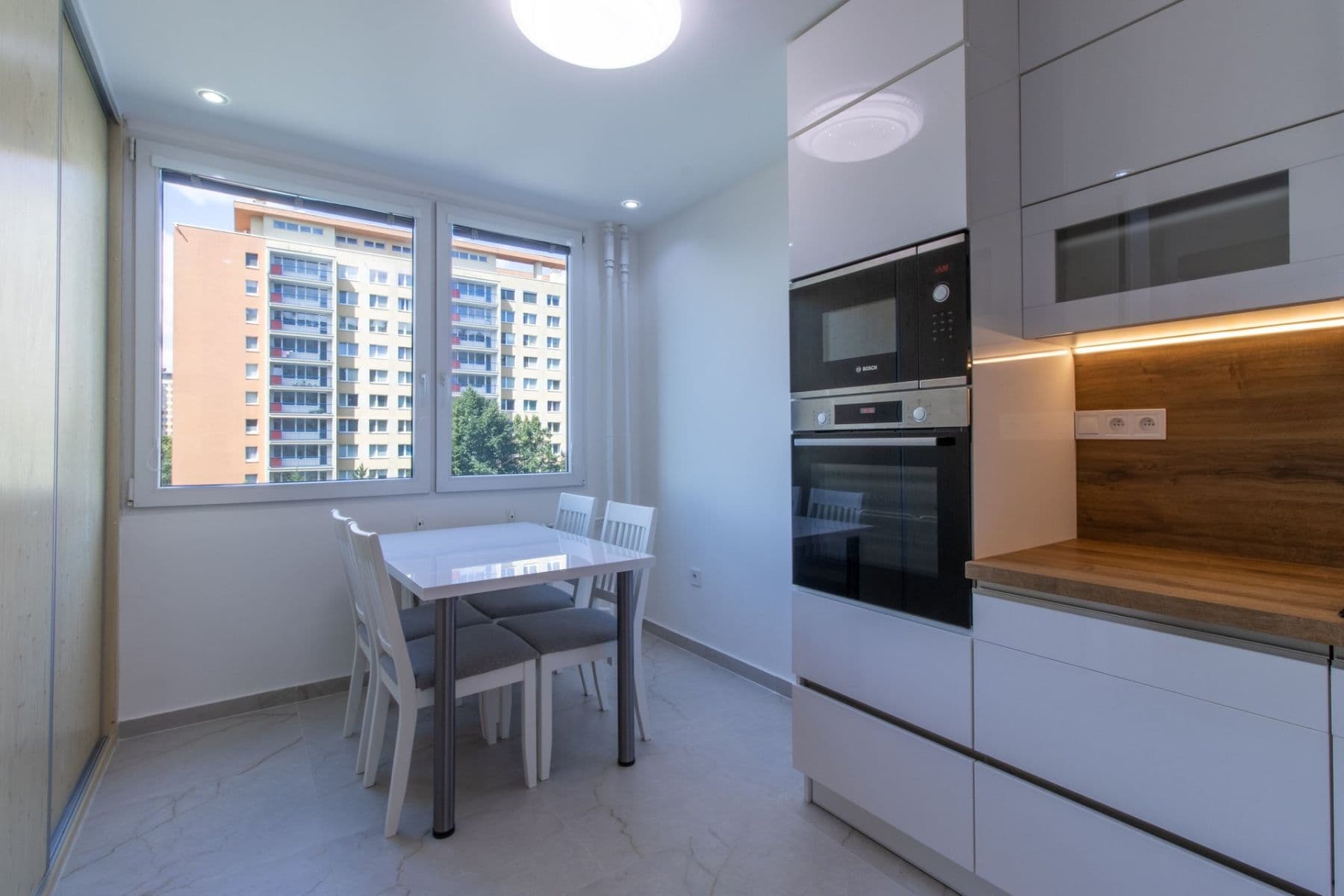 Prenájom bytu 3-izbový 65 m², Frýdlantská, Praha, Praha Prenájom bytu 3-izbový 65 m², Frýdlantská, Praha, Praha