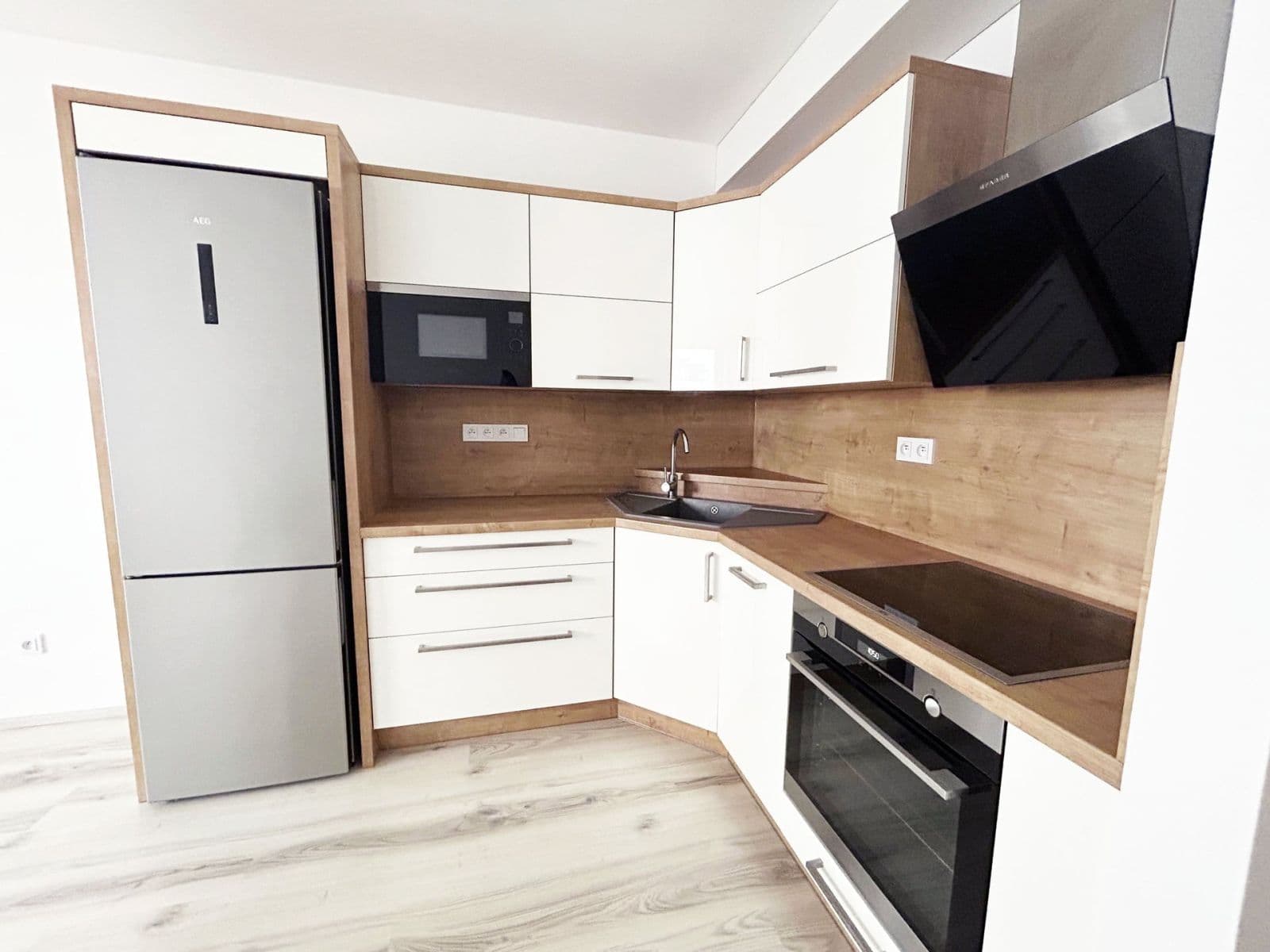 Prenájom bytu 2-izbový 51 m², Vrchlického, Poděbrady, Středočeský kraj Prenájom bytu 2-izbový 51 m², Vrchlického, Poděbrady, Středočeský kraj