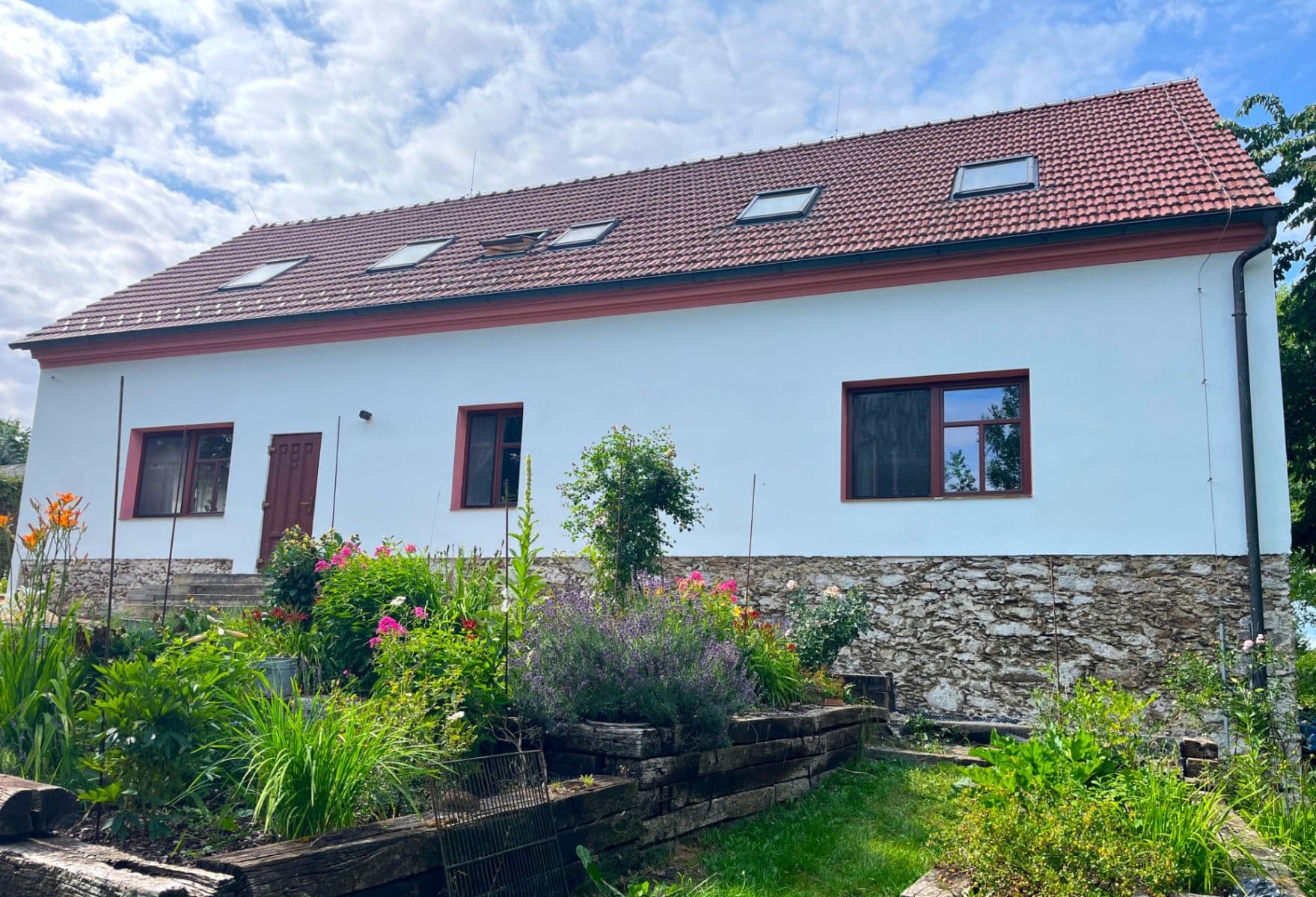 Predaj domu 241 m², pozemok 2.055 m², Jindřichův Hradec, Jihočeský kraj Predaj domu 241 m², pozemok 2.055 m², Jindřichův Hradec, Jihočeský kraj
