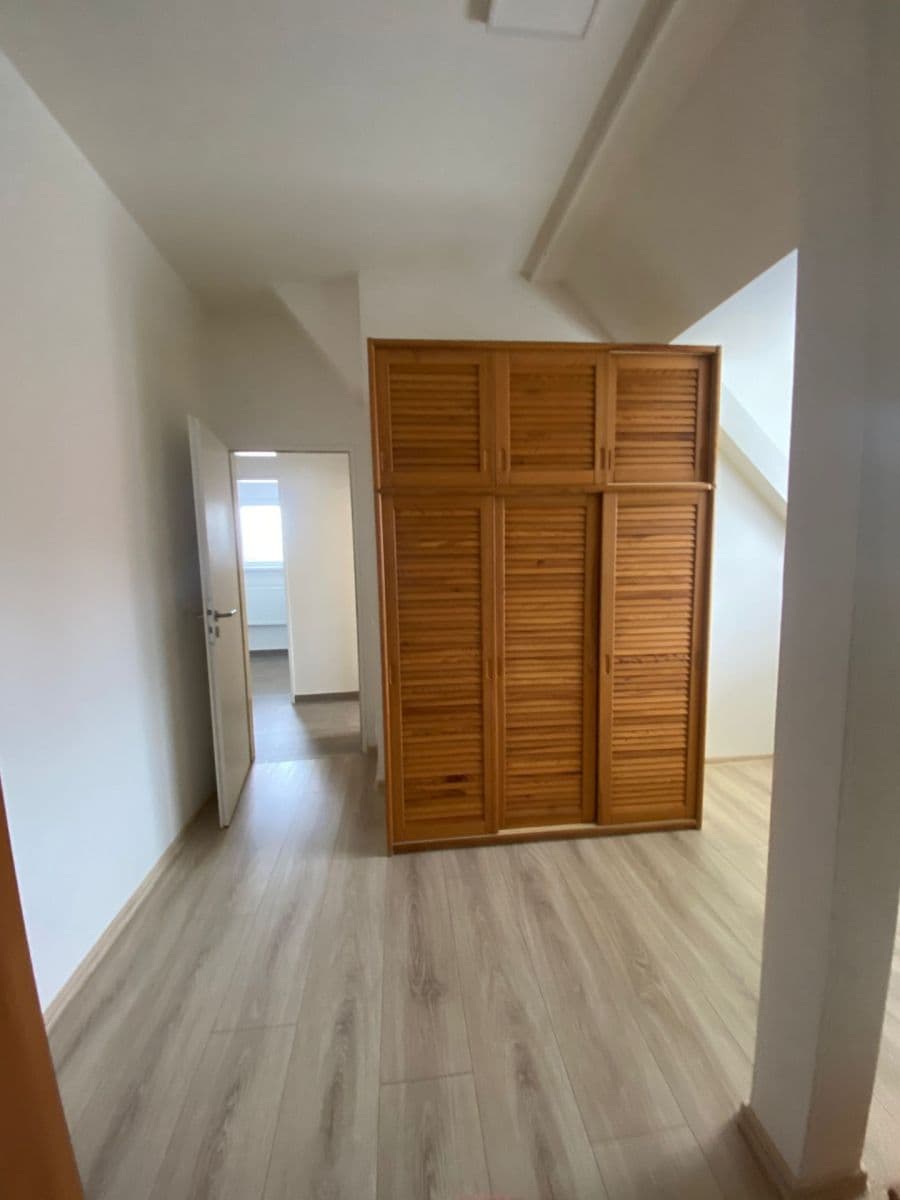 Prenájom bytu 3-izbový 80 m², U Stojanu, Praha, Praha Prenájom bytu 3-izbový 80 m², U Stojanu, Praha, Praha