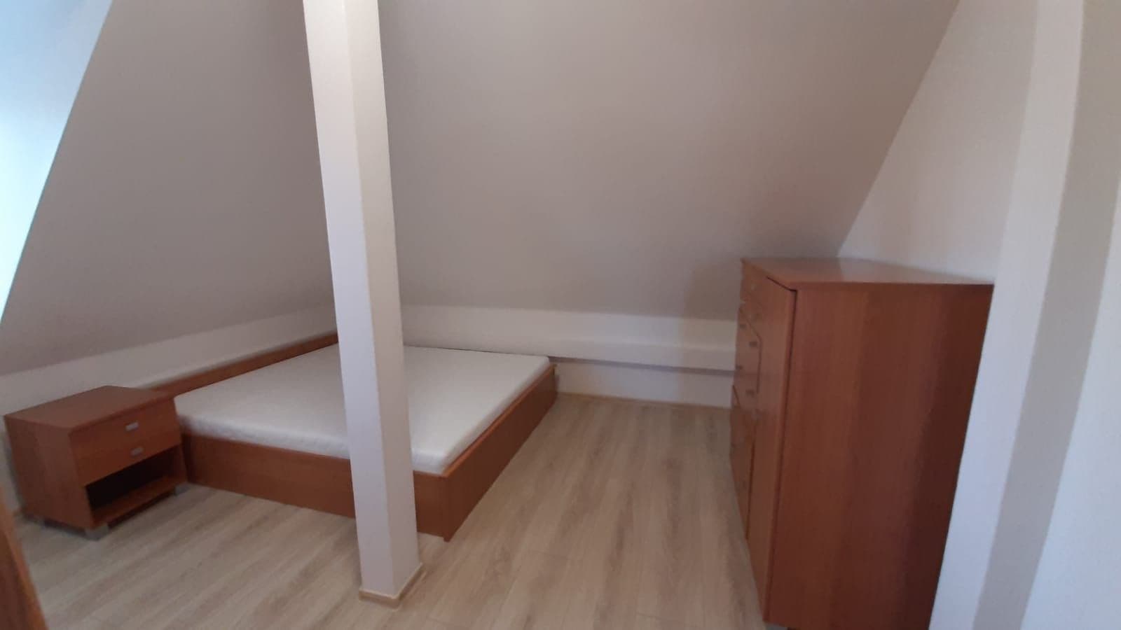 Prenájom bytu 3-izbový 80 m², U Stojanu, Praha, Praha Prenájom bytu 3-izbový 80 m², U Stojanu, Praha, Praha