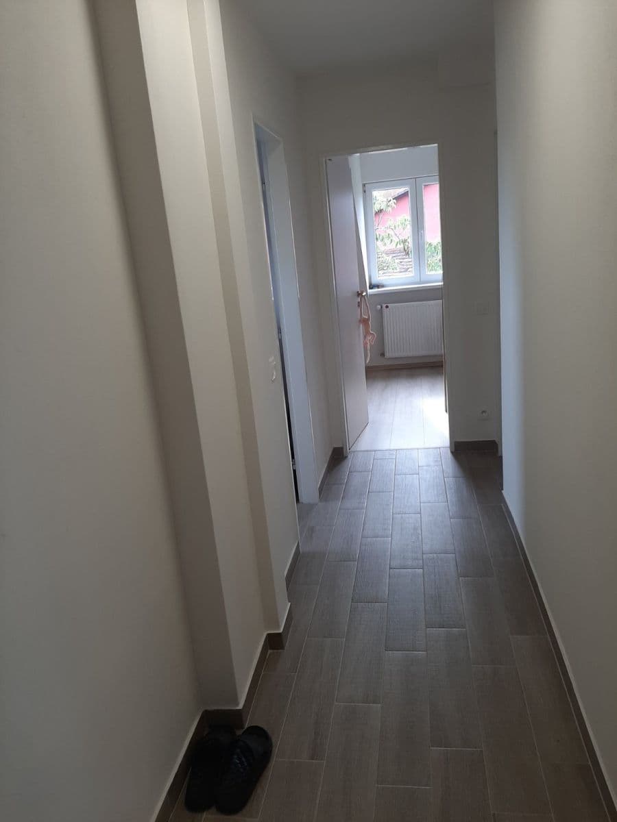 Prenájom bytu 3-izbový 80 m², U Stojanu, Praha, Praha Prenájom bytu 3-izbový 80 m², U Stojanu, Praha, Praha