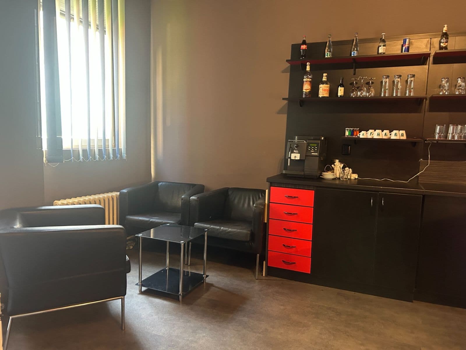 Prenájom nebytového priestoru 261 m², Plynárenská, Teplice, Ústecký kraj Prenájom nebytového priestoru 261 m², Plynárenská, Teplice, Ústecký kraj