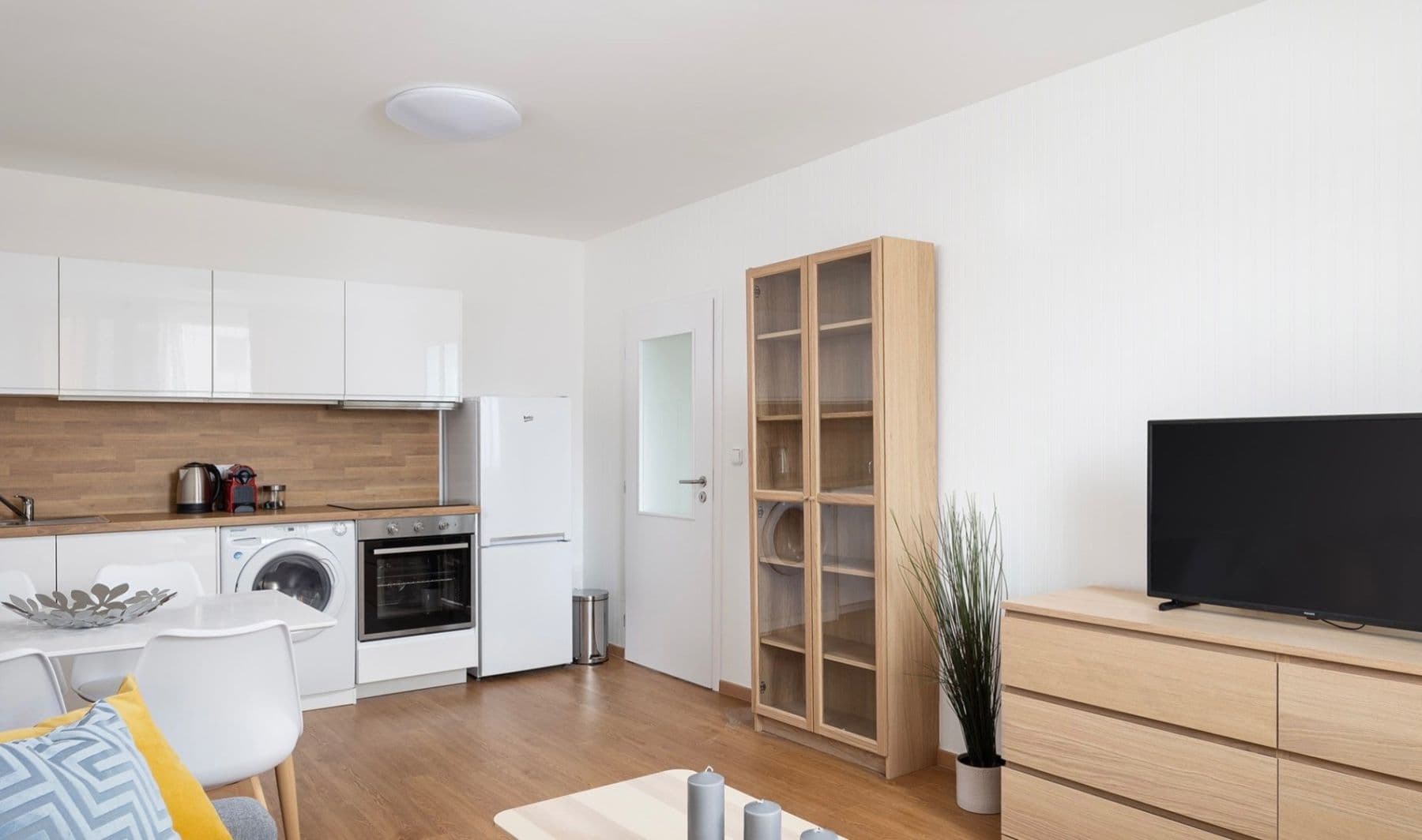Prenájom bytu 1-izbový 32 m², Nerudova, Trmice, Ústecký kraj Prenájom bytu 1-izbový 32 m², Nerudova, Trmice, Ústecký kraj