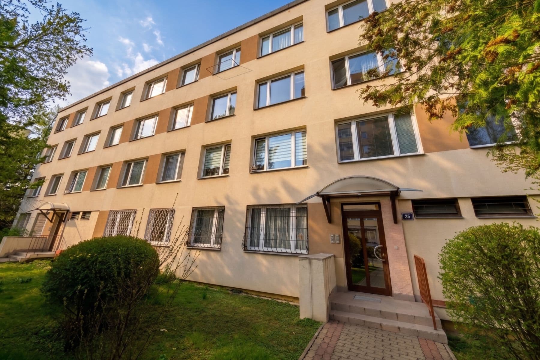 Predaj bytu 4-izbový 70 m², Pod Strání, Praha, Praha Predaj bytu 4-izbový 70 m², Pod Strání, Praha, Praha