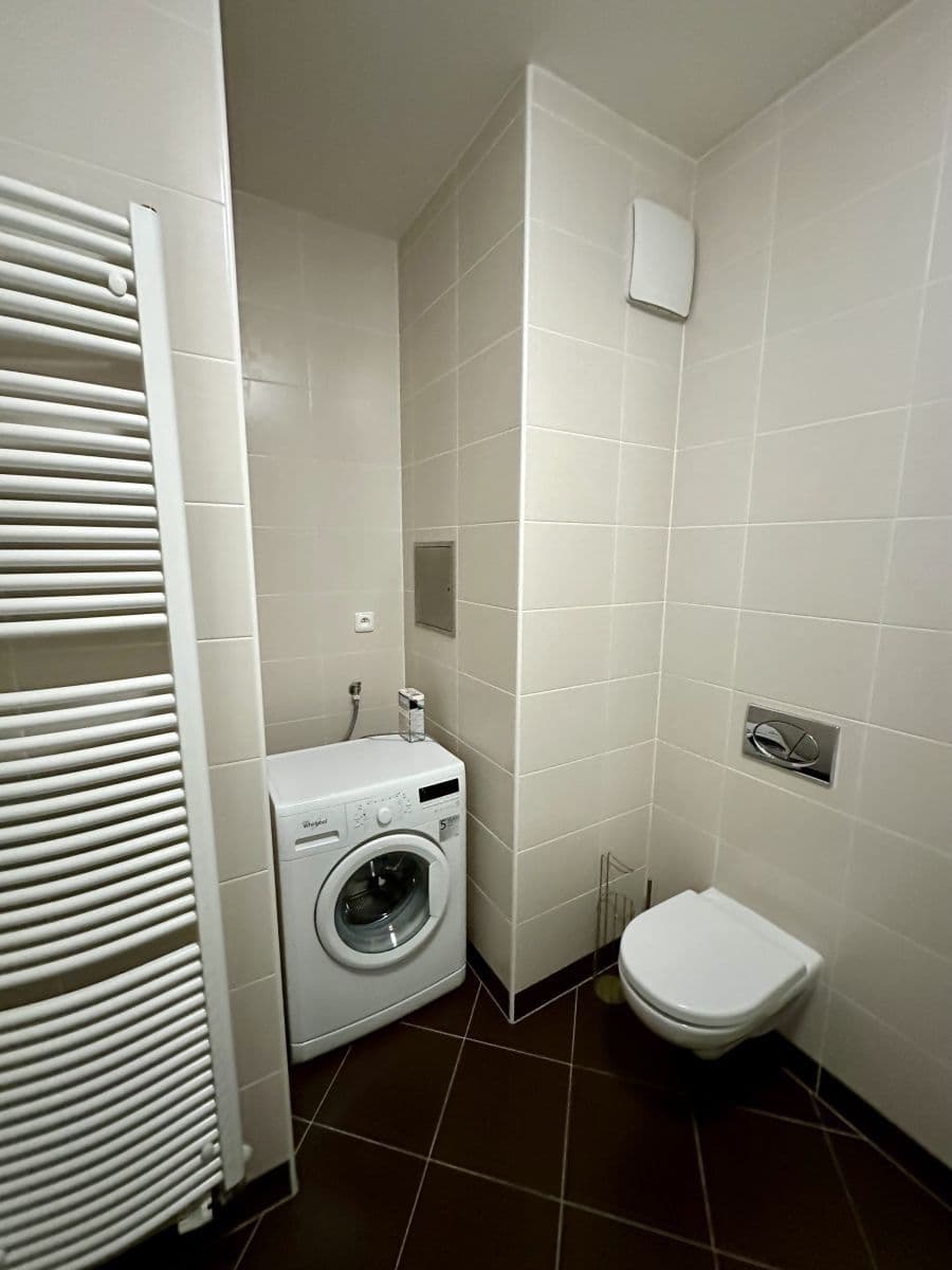 Prenájom bytu 1-izbový 36 m², Modenská, Praha, Praha Prenájom bytu 1-izbový 36 m², Modenská, Praha, Praha