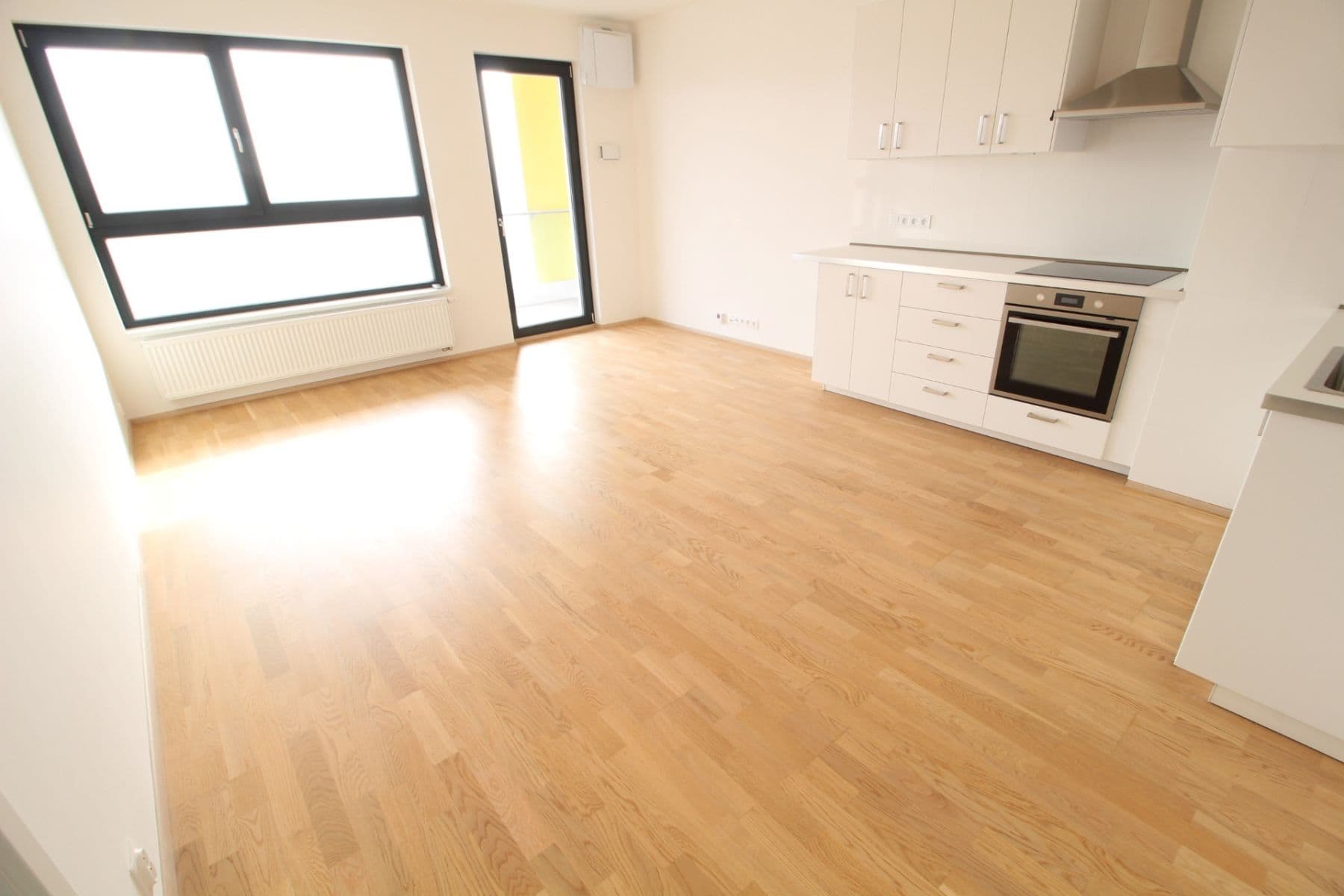 Prenájom bytu 3-izbový 98 m², Zlochova, Praha, Praha Prenájom bytu 3-izbový 98 m², Zlochova, Praha, Praha