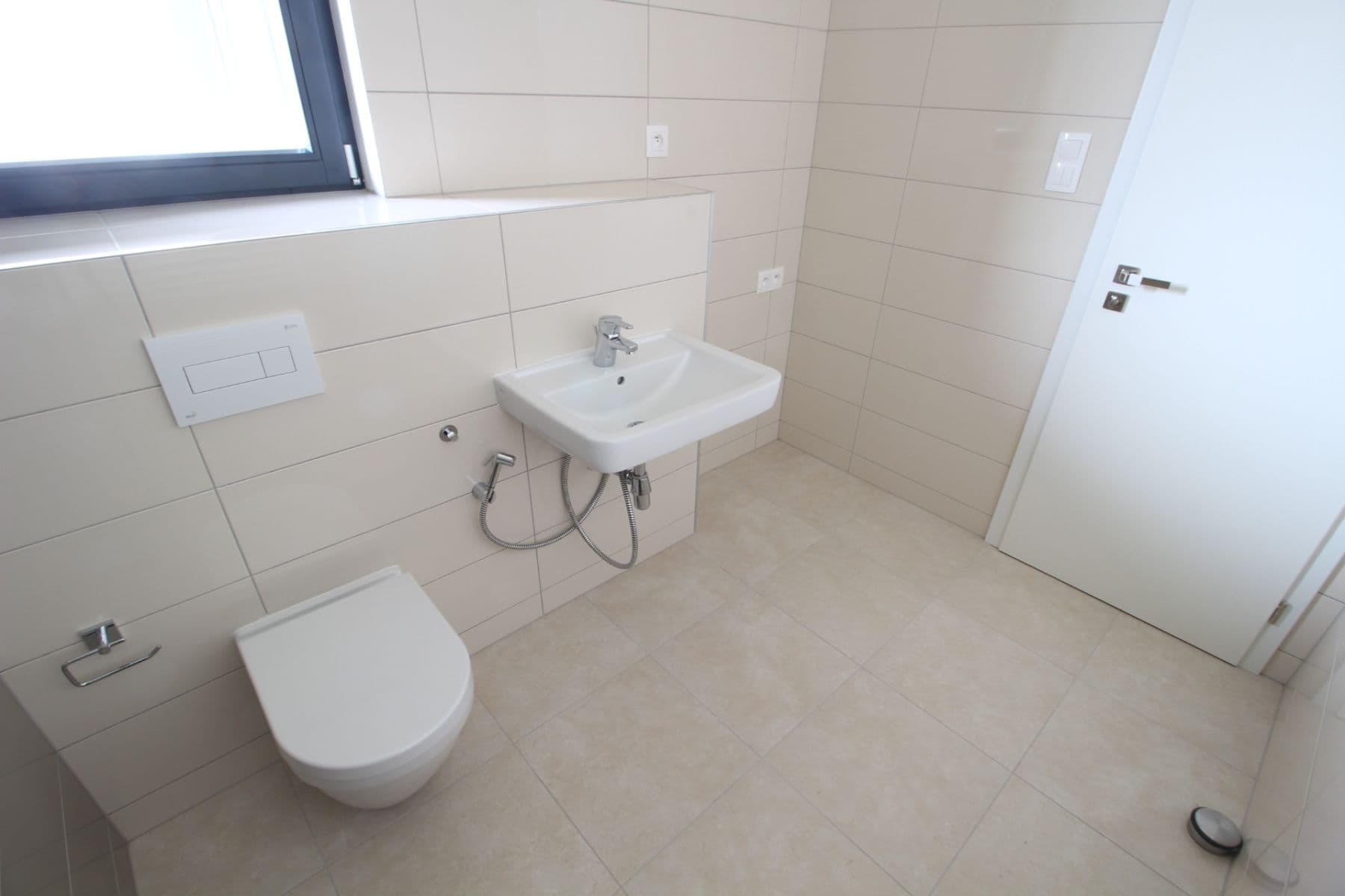 Prenájom bytu 3-izbový 98 m², Zlochova, Praha, Praha Prenájom bytu 3-izbový 98 m², Zlochova, Praha, Praha