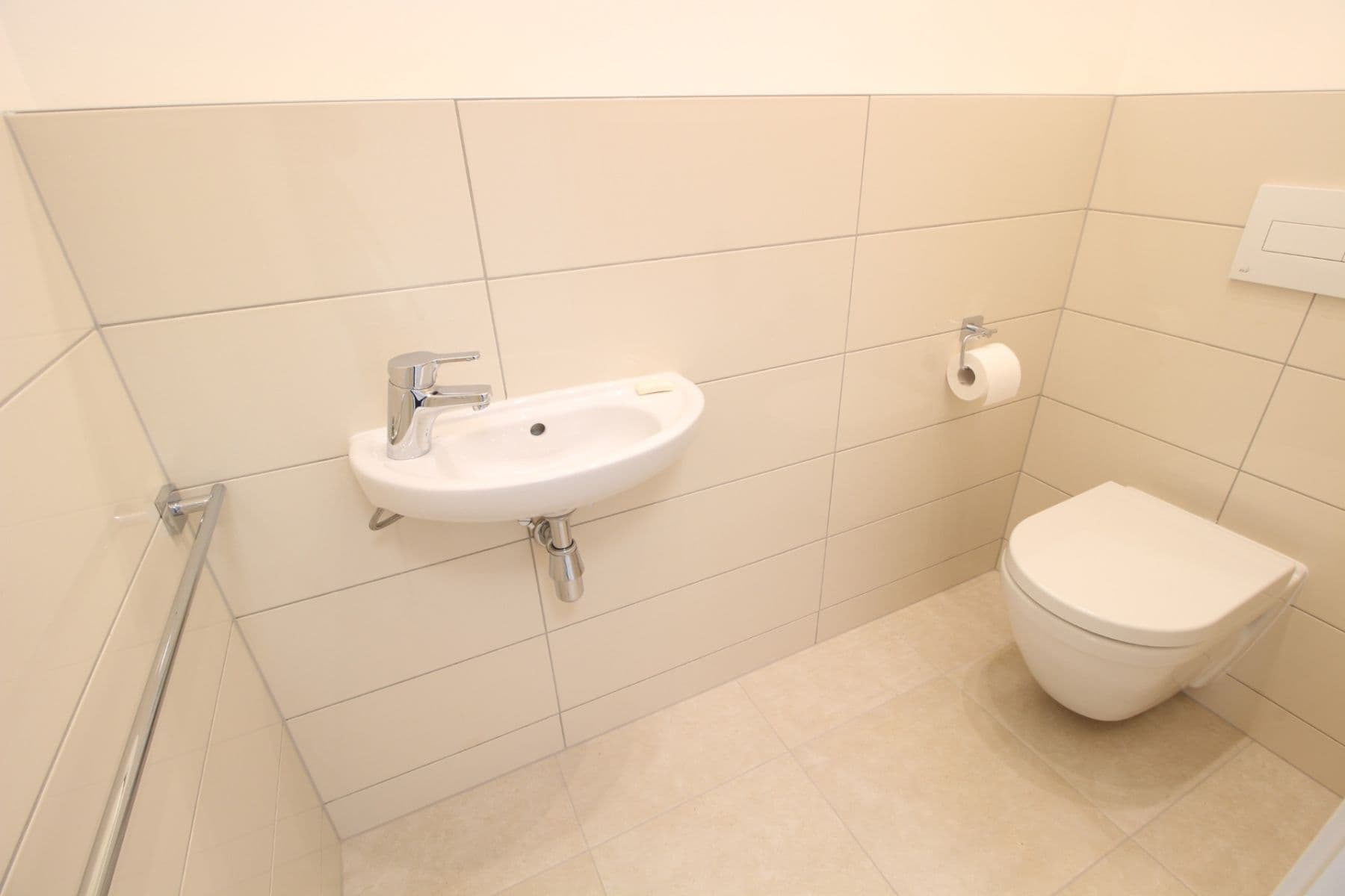 Prenájom bytu 3-izbový 98 m², Zlochova, Praha, Praha Prenájom bytu 3-izbový 98 m², Zlochova, Praha, Praha