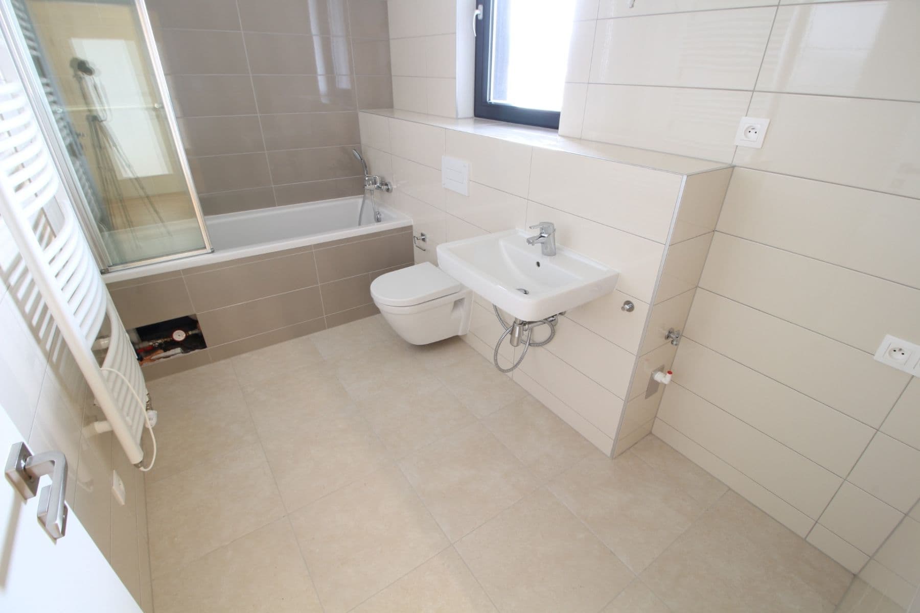 Prenájom bytu 3-izbový 98 m², Zlochova, Praha, Praha Prenájom bytu 3-izbový 98 m², Zlochova, Praha, Praha