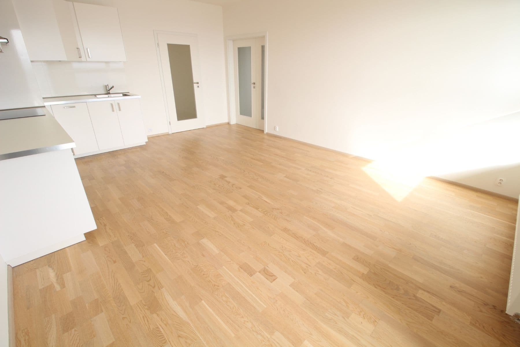 Prenájom bytu 3-izbový 98 m², Zlochova, Praha, Praha Prenájom bytu 3-izbový 98 m², Zlochova, Praha, Praha