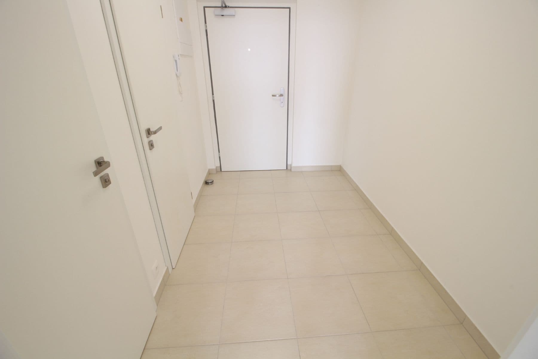 Prenájom bytu 3-izbový 98 m², Zlochova, Praha, Praha Prenájom bytu 3-izbový 98 m², Zlochova, Praha, Praha