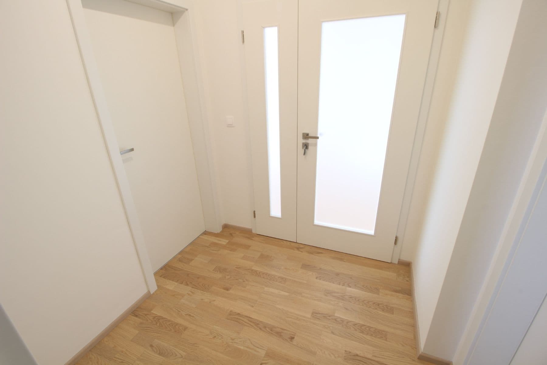 Prenájom bytu 3-izbový 98 m², Zlochova, Praha, Praha Prenájom bytu 3-izbový 98 m², Zlochova, Praha, Praha