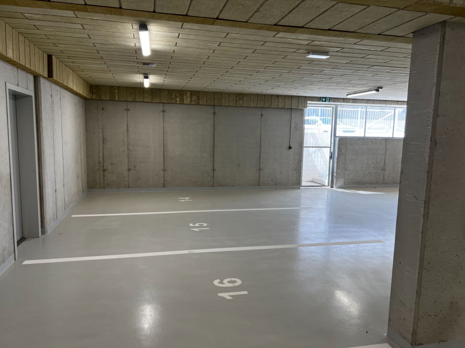 Prenájom garáže 15 m², Pardubice, Pardubický kraj Prenájom garáže 15 m², Pardubice, Pardubický kraj
