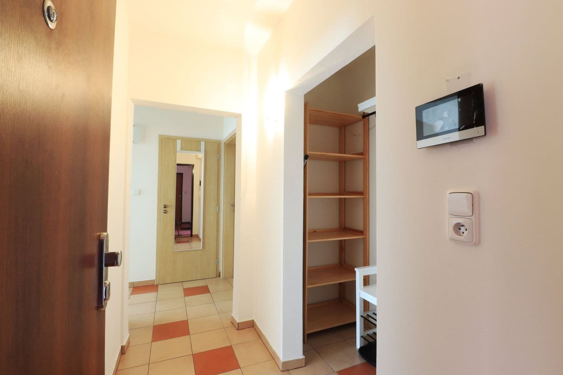 Prenájom bytu 3-izbový 70 m², Benkova, Praha, Praha Prenájom bytu 3-izbový 70 m², Benkova, Praha, Praha