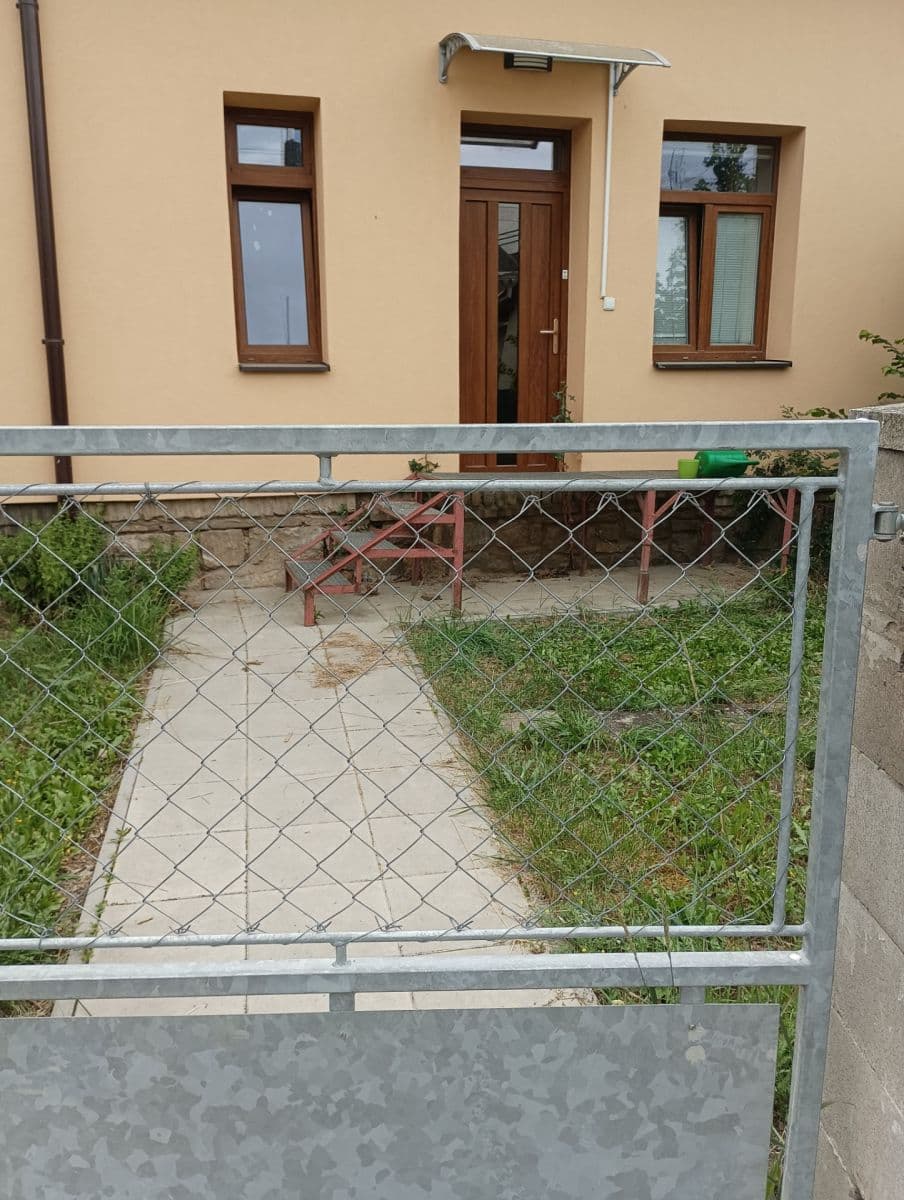 Prenájom bytu 1-izbový 20 m², Damilská, Tetín, Středočeský kraj Prenájom bytu 1-izbový 20 m², Damilská, Tetín, Středočeský kraj
