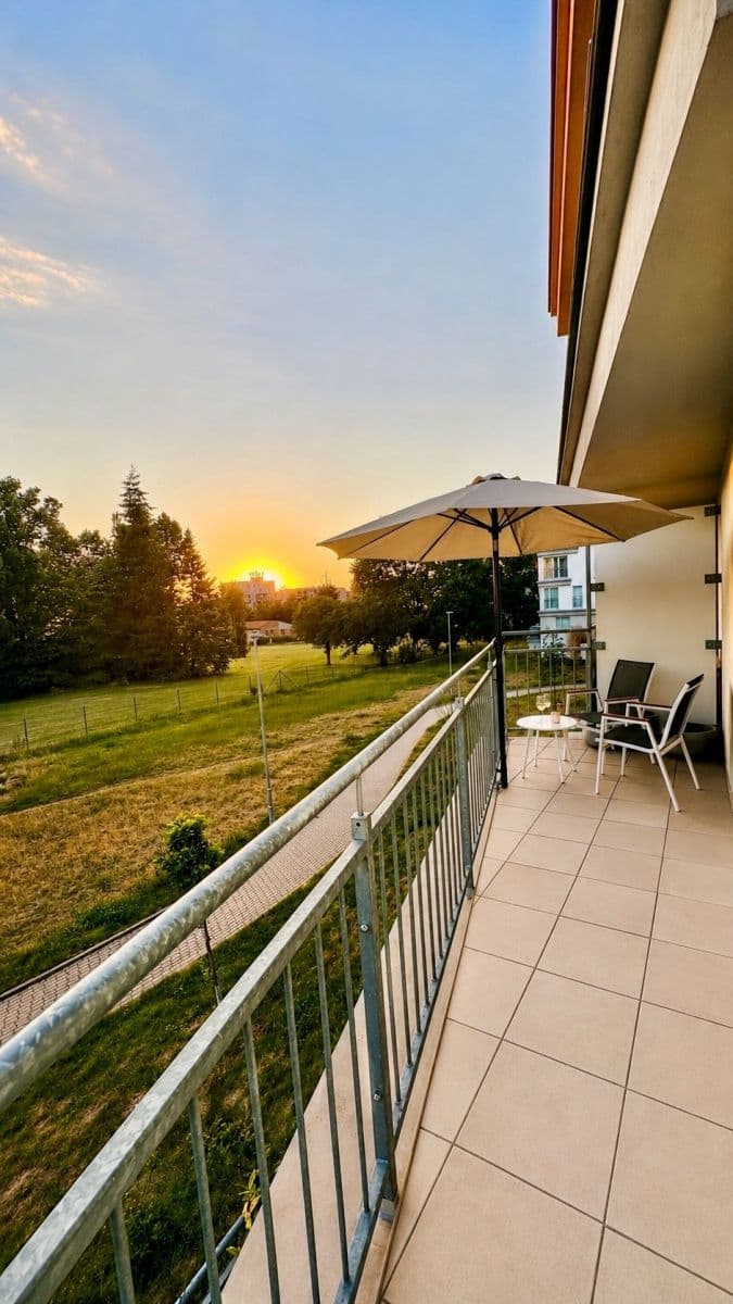 Predaj bytu 3-izbový 99 m², U Sportovní školy, Pardubice, Pardubický kraj Predaj bytu 3-izbový 99 m², U Sportovní školy, Pardubice, Pardubický kraj