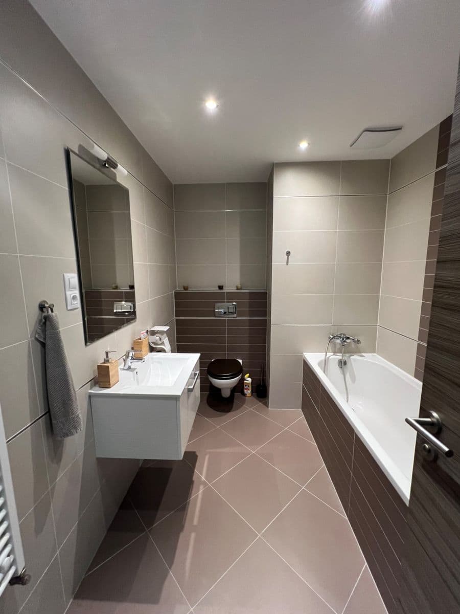 Predaj bytu 2-izbový 57 m², Hlučkova, Praha, Praha Predaj bytu 2-izbový 57 m², Hlučkova, Praha, Praha